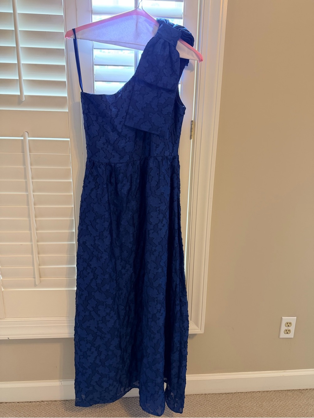 One-Shoulder Navy Organza Dress with Decorative Shoulder Bow